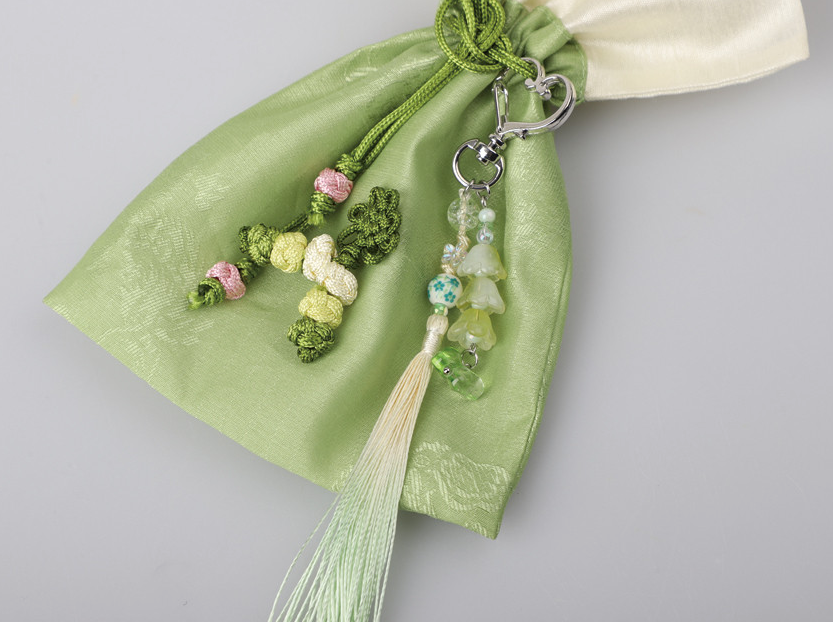 Korean Traditional Norigae Keyring Handmade Tassel Bag Charm with Flower Beads Good Luck Gift (pink)